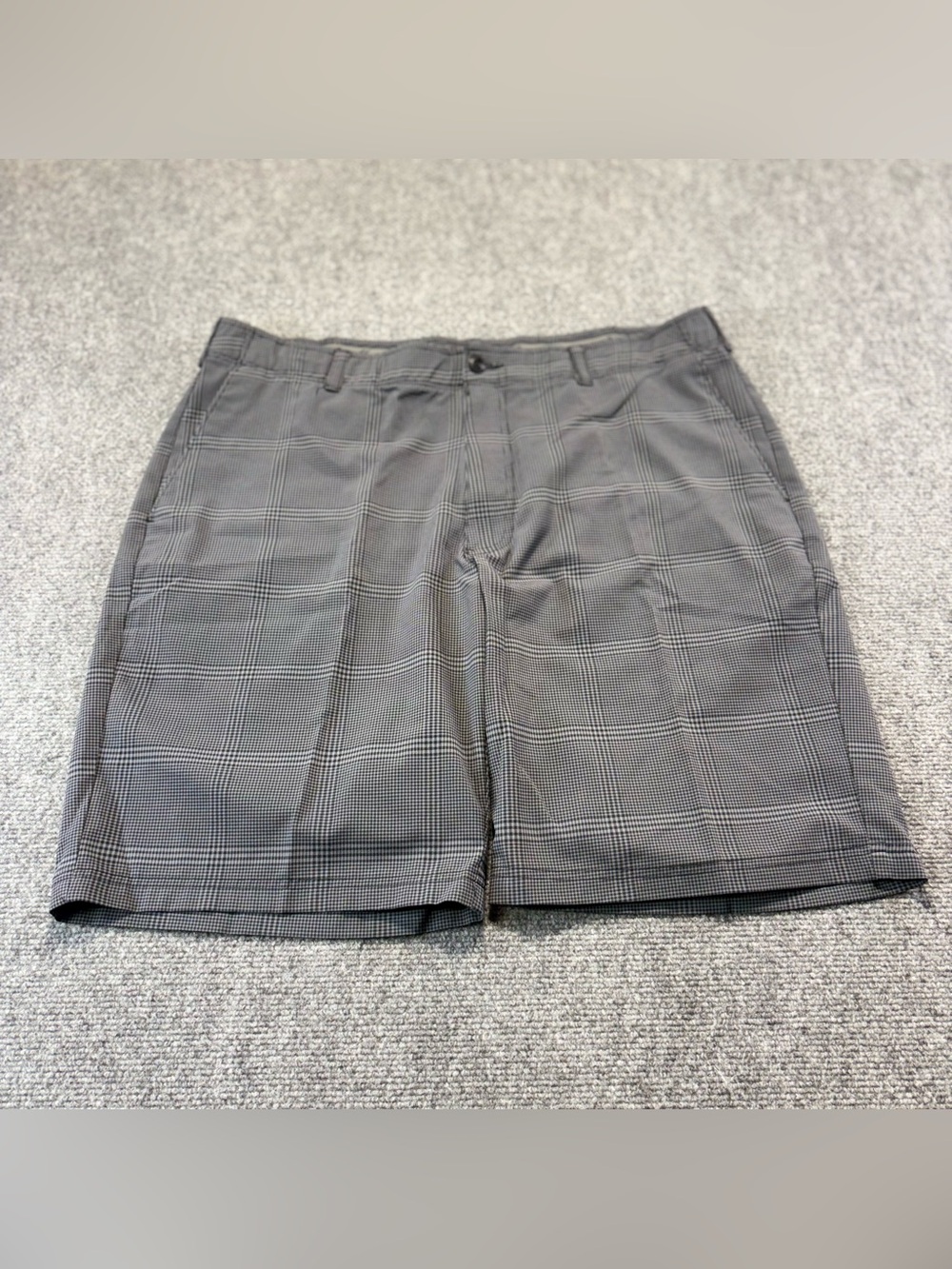 Ben Hogan Performance Golf Shorts Men's Sz 38 gray/Black Plaid Check
Pattern.